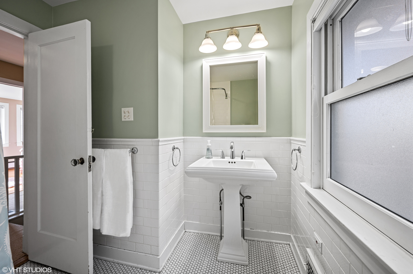 1928 Sunset Road Highland Park, IL 60035 - Photo 13 of 23 a bathroom with a sink and a mirror