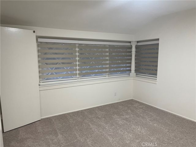 a view of empty room with window