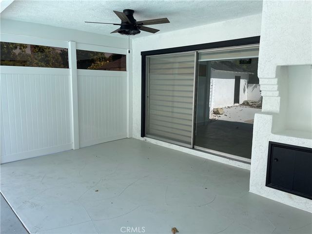 a view of a house entryway and yard