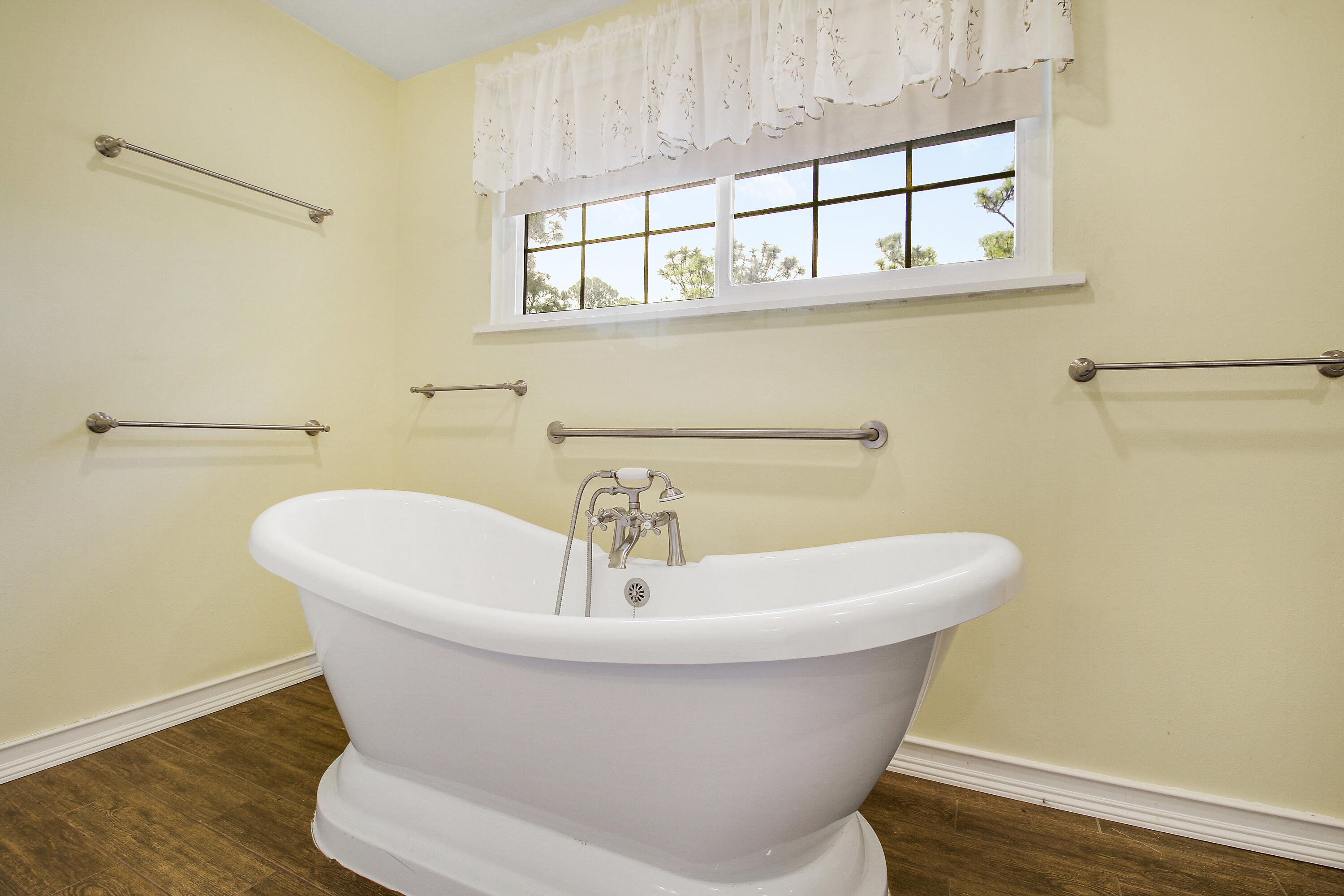5673 Old Orange Road Jupiter, FL 33458 - Photo 36 of 49 Upstairs Bathroom