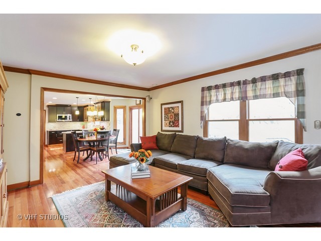 978 Plum Tree Road Fox River Grove, IL 60021 - Photo 11 of 25 a living room with furniture and a large window