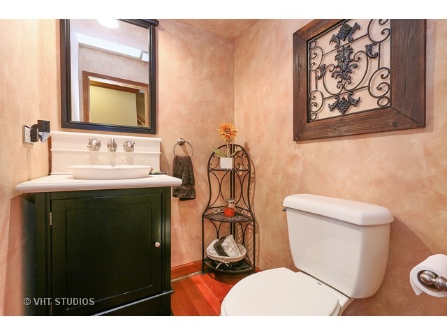 978 Plum Tree Road Fox River Grove, IL 60021 - Photo 13 of 25 a bathroom with a toilet a sink and mirror