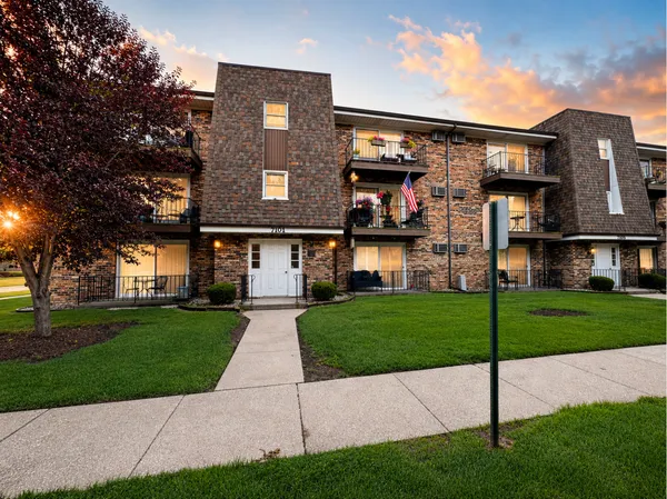 $200,000 | 7101 98th Street, Unit 301, Chicago Ridge, IL 60415