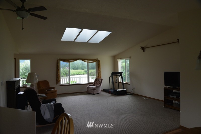 245 West Little Island Road Cathlamet, WA 98612 - Photo 8 of 17 Gallery Image 8