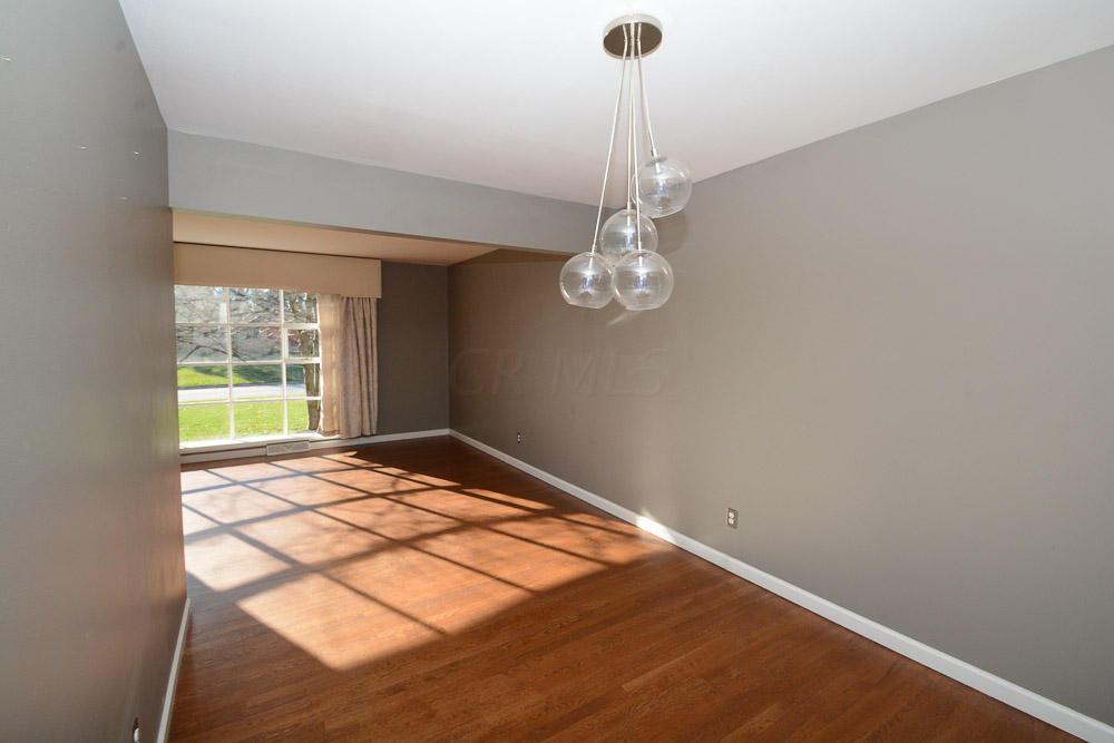 1382 Reymond Road Columbus, OH 43220 - Photo 4 of 16 Gallery Image 4