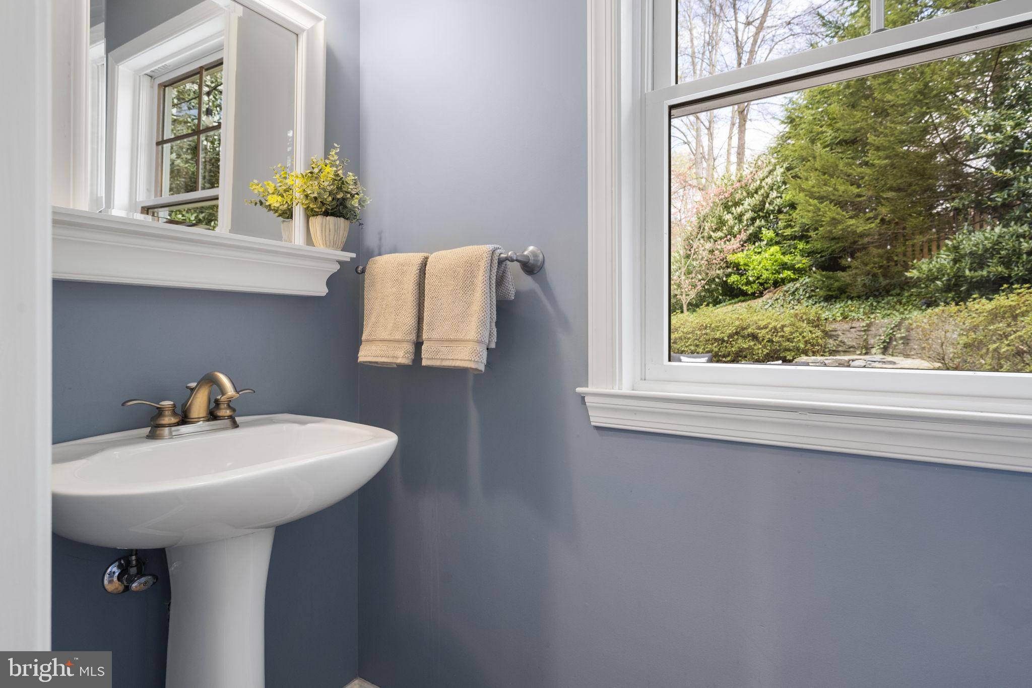 7405 Pyle Road Bethesda, MD 20817 - Photo 22 of 68 1st floor powder room