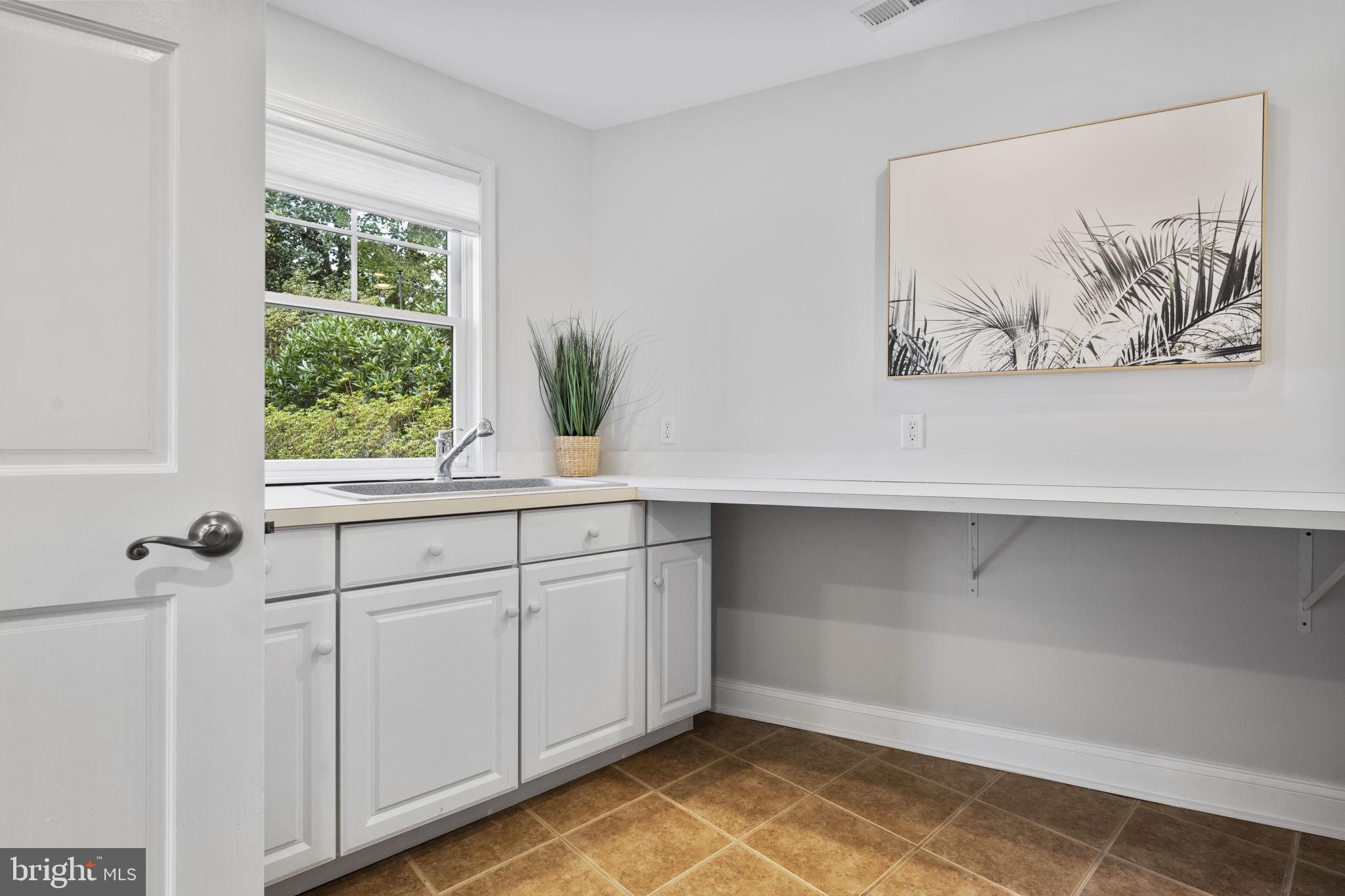 7405 Pyle Road Bethesda, MD 20817 - Photo 24 of 68 laundry/mudroom
