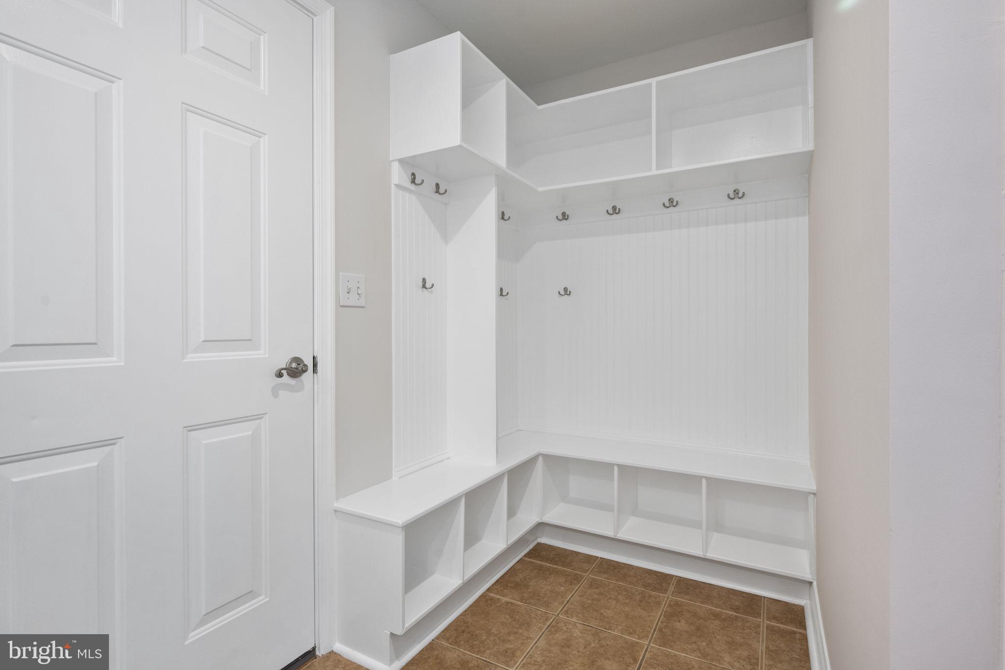 7405 Pyle Road Bethesda, MD 20817 - Photo 25 of 68 laundry/mudroom
