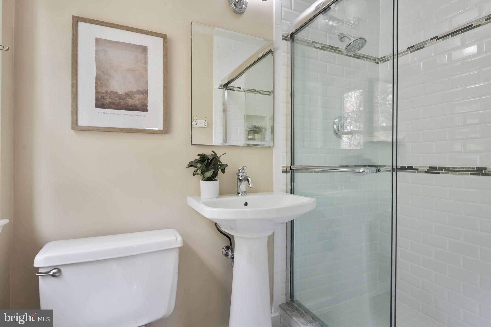 7405 Pyle Road Bethesda, MD 20817 - Photo 33 of 68 en suite bath for bedroom 1