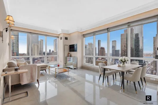 $6,995 | 350 West 42nd Street, Unit 25L | Hell's Kitchen