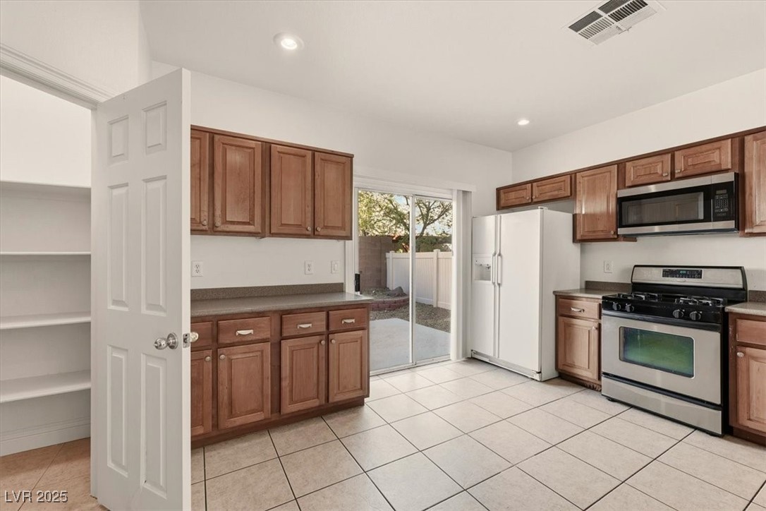 8928 Spotted Tail Avenue Las Vegas, NV 89149 - Photo 5 of 23