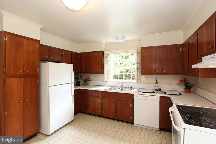 4900 Baltan Road Bethesda, MD 20816 - Photo 1 of 30 Interior (General)