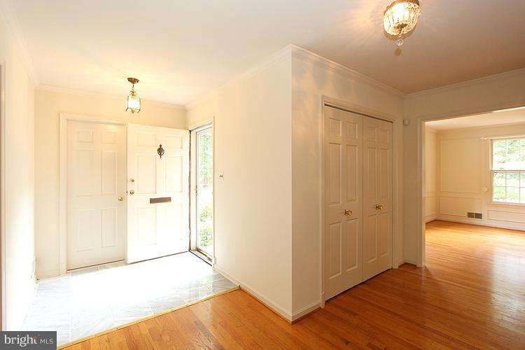4900 Baltan Road Bethesda, MD 20816 - Photo 13 of 30 Interior (General)