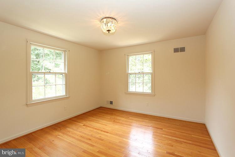 4900 Baltan Road Bethesda, MD 20816 - Photo 17 of 30 Bedroom