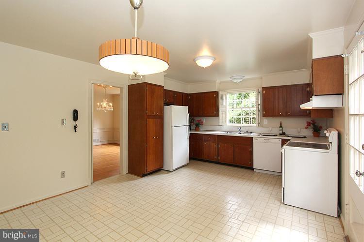 4900 Baltan Road Bethesda, MD 20816 - Photo 3 of 30 Interior (General)