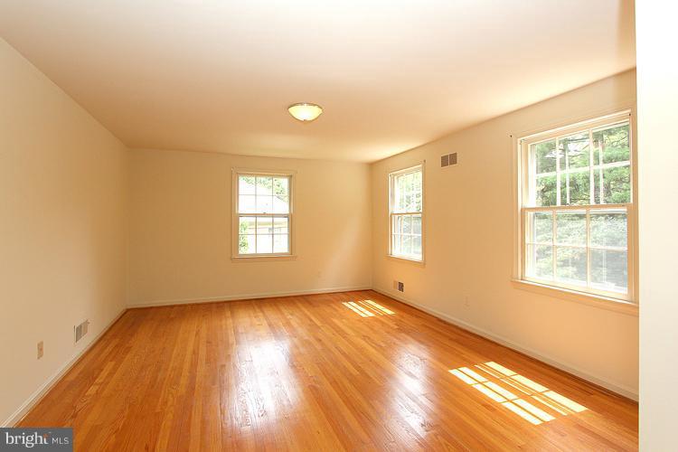 4900 Baltan Road Bethesda, MD 20816 - Photo 21 of 30 Bedroom