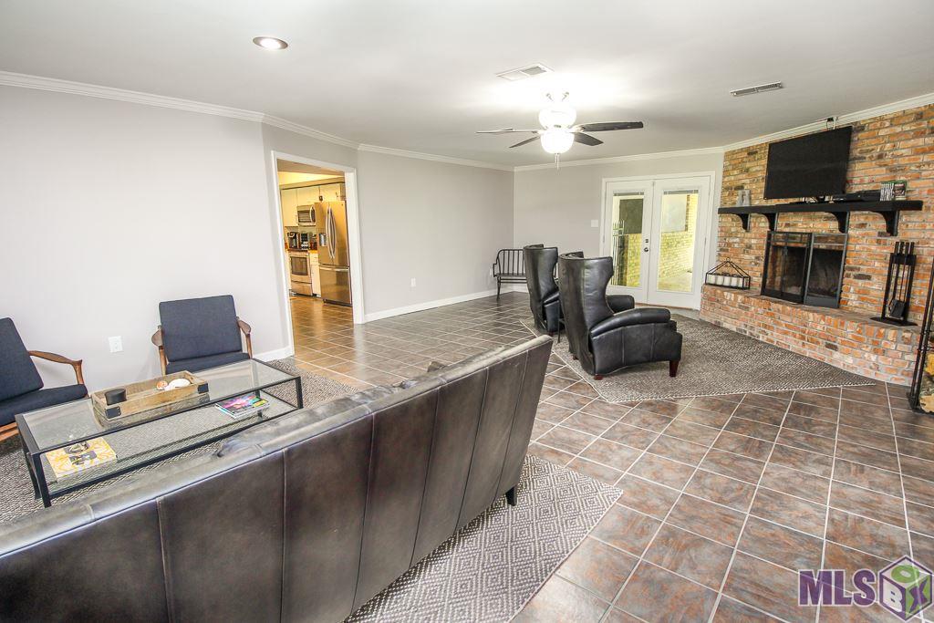 10249 Joor Road Baton Rouge, LA 70818 - Photo 14 of 25 Spacious Living Room (or Living / Dining)