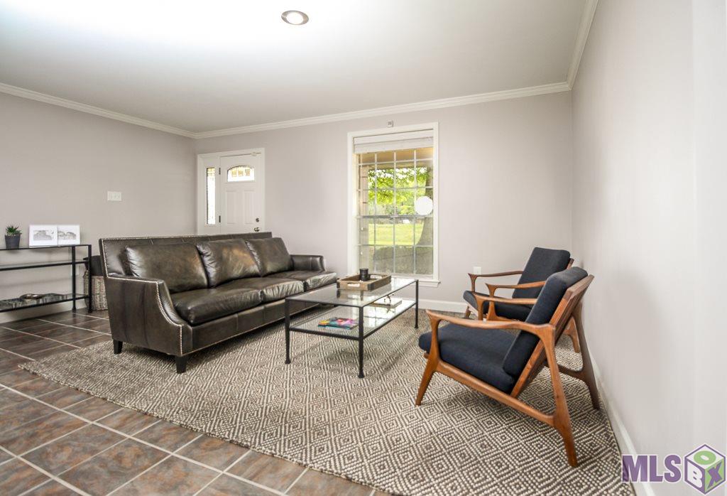 10249 Joor Road Baton Rouge, LA 70818 - Photo 16 of 25 Extra Sitting Area can also be a Dining Area