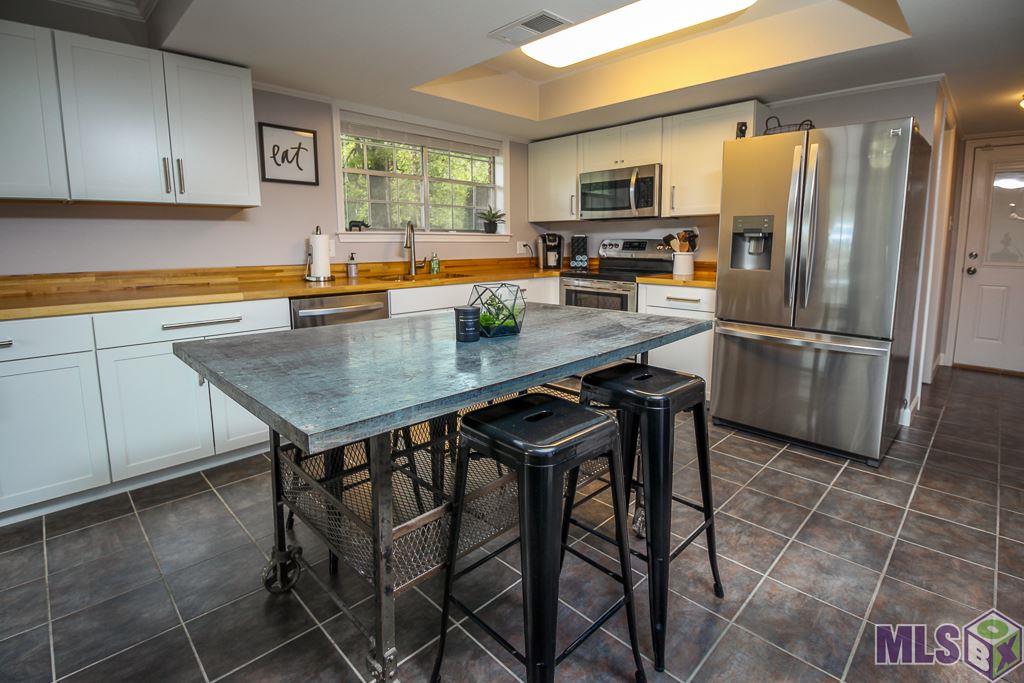 10249 Joor Road Baton Rouge, LA 70818 - Photo 10 of 25 Completely Remodeled Kitchen