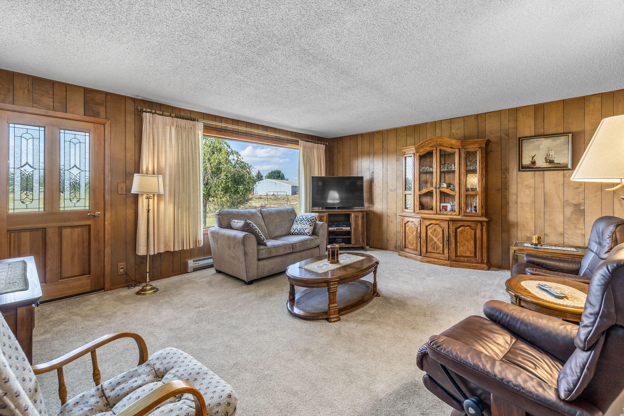 63360 Deschutes Market Road Bend, OR 97701 - Photo 8 of 39 Livingroom