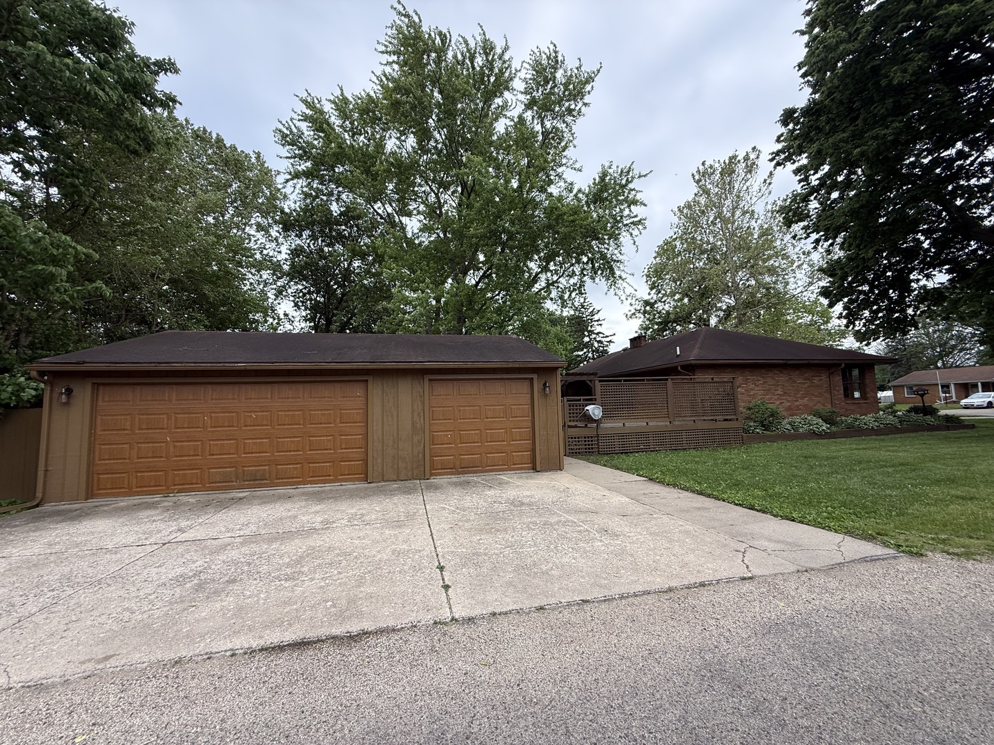 1048 Warren Street Henry, IL 61537 - Photo 3 of 26 a house with a tree in front of it