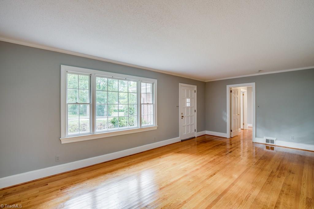 1112 Huntingdon Road Winston-Salem, NC 27104 - Photo 4 of 30 Gallery Image 4