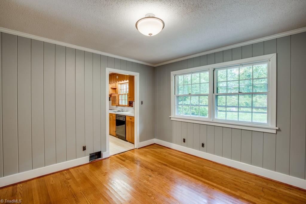 1112 Huntingdon Road Winston-Salem, NC 27104 - Photo 5 of 30 Gallery Image 5