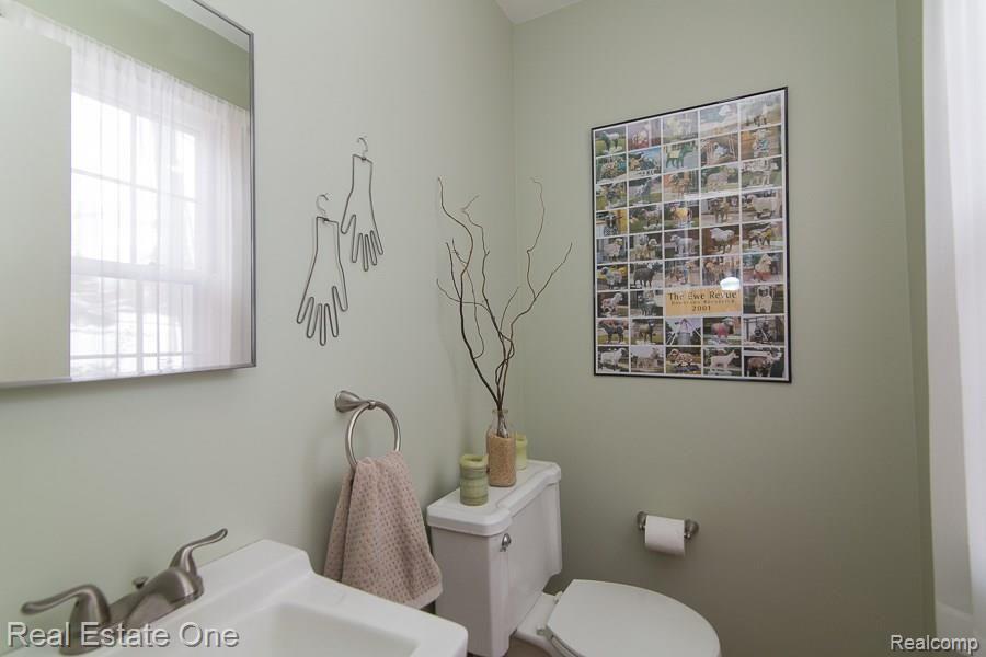 695 Apple Hill Lane Rochester, MI 48306 - Photo 7 of 28 _OL_6477-applehill_40.jpg