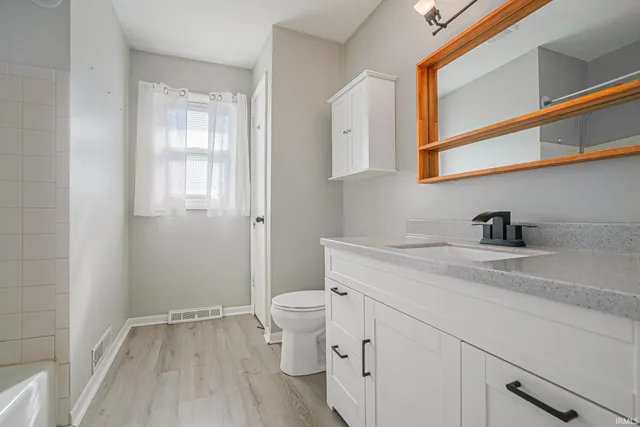 $179,900 | 2420 Monger Avenue, Elkhart, IN 46517