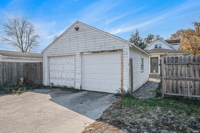 $179,900 | 2420 Monger Avenue, Elkhart, IN 46517