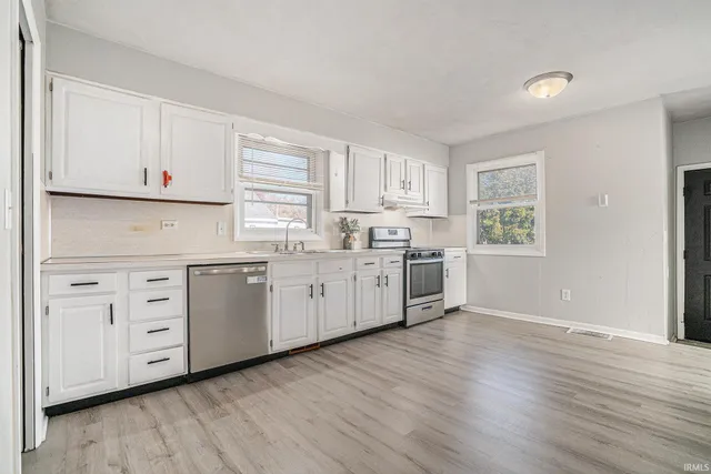 $179,900 | 2420 Monger Avenue, Elkhart, IN 46517