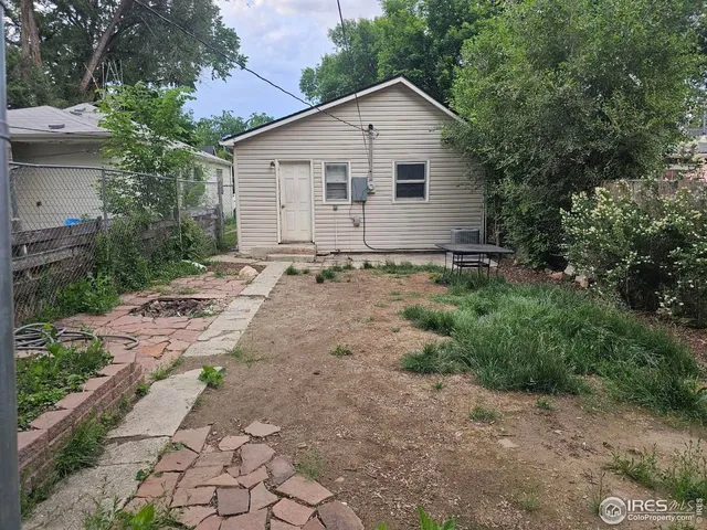a view of backyard of house
