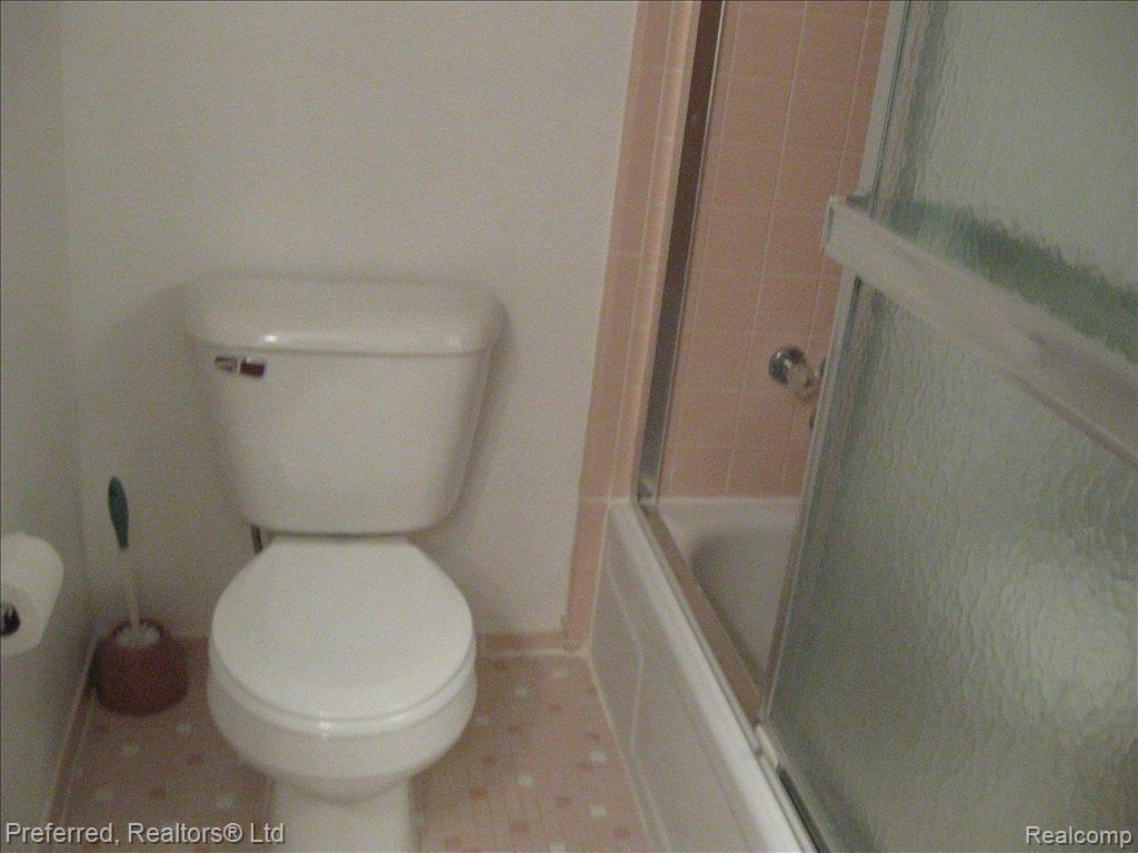 43327 Barchester Road Canton, MI 48187 - Photo 10 of 15 main bath