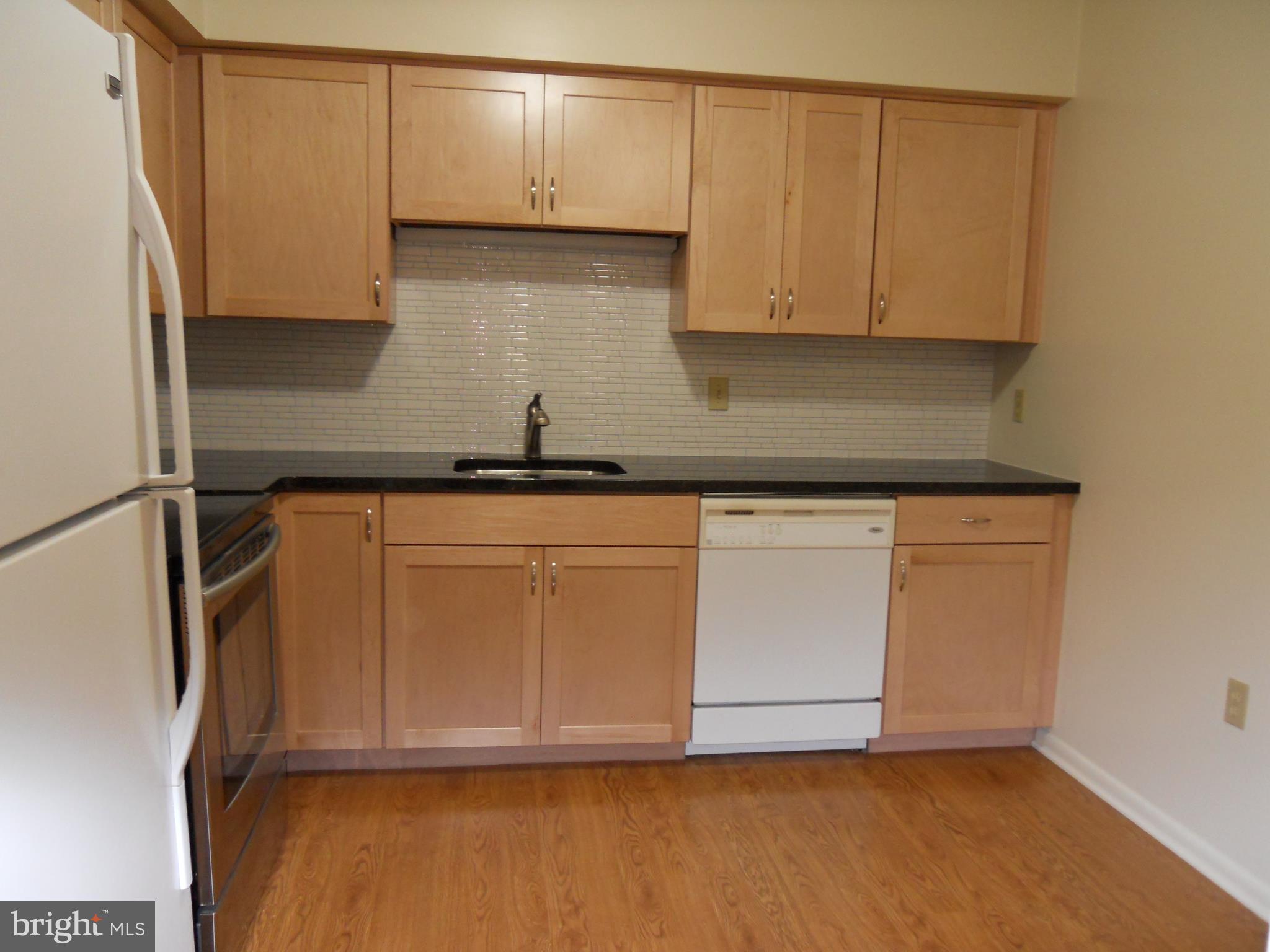 208 Valley Stream Lane Chesterbrook, PA 19087 - Photo 4 of 25 Kitchen.