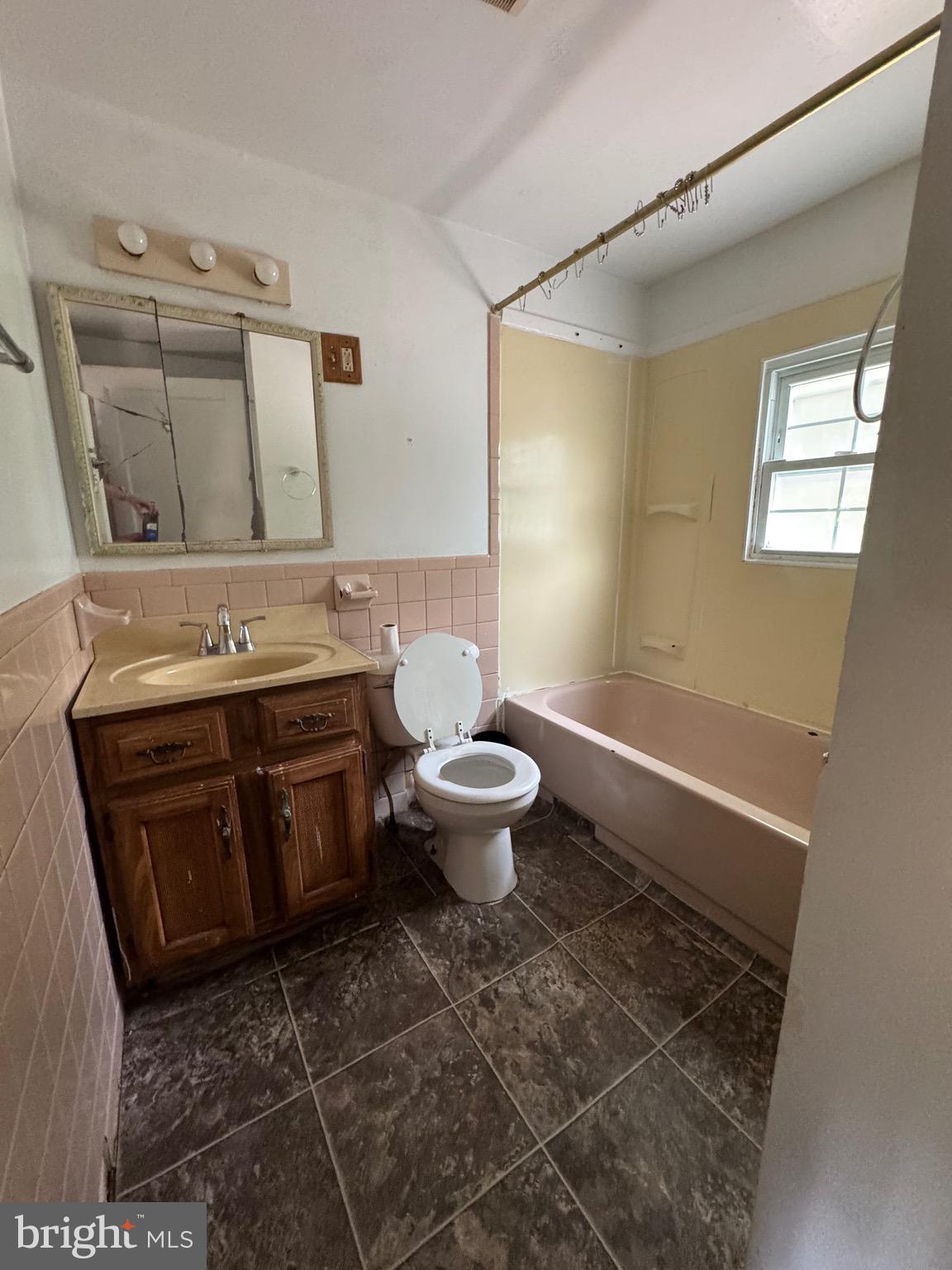 5213 Pole Road Alexandria, VA 22309 - Photo 17 of 21 Upper level bath