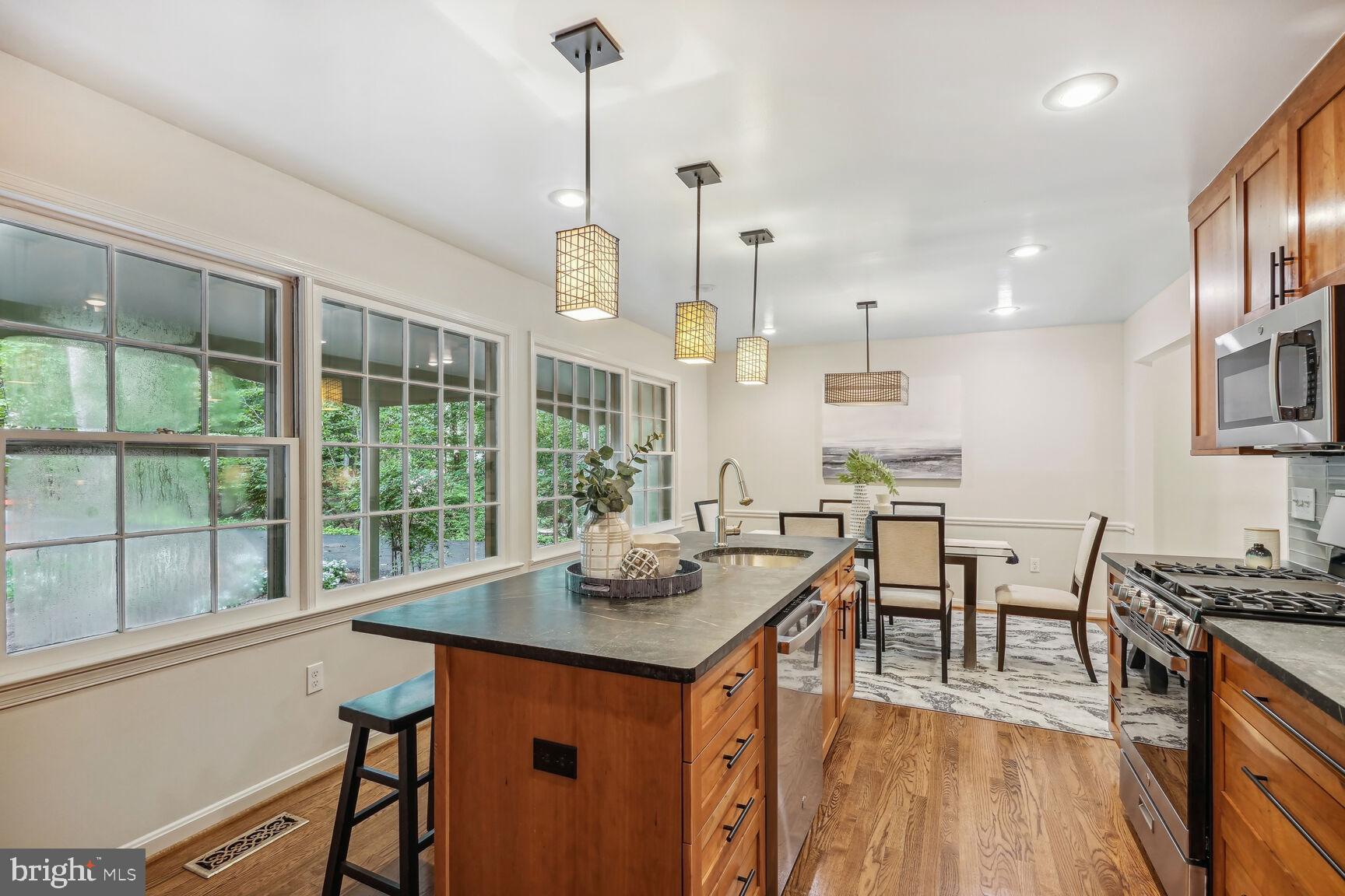 2501 Goldcup Lane Reston, VA 20191 - Photo 4 of 25