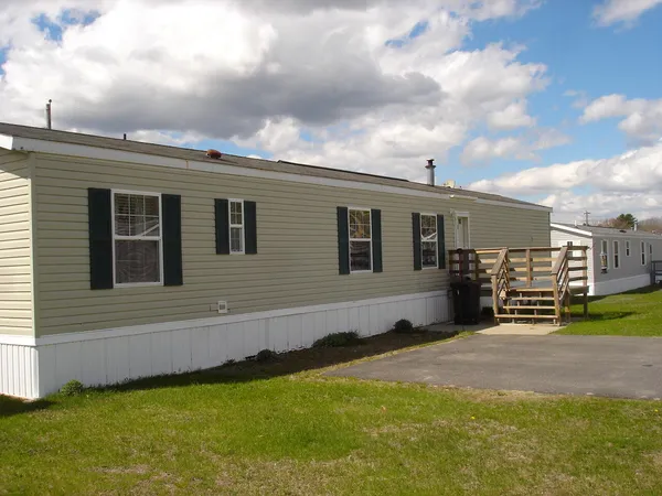 $94,900 | 15 Ofarrell Street, Topsham, ME 04086