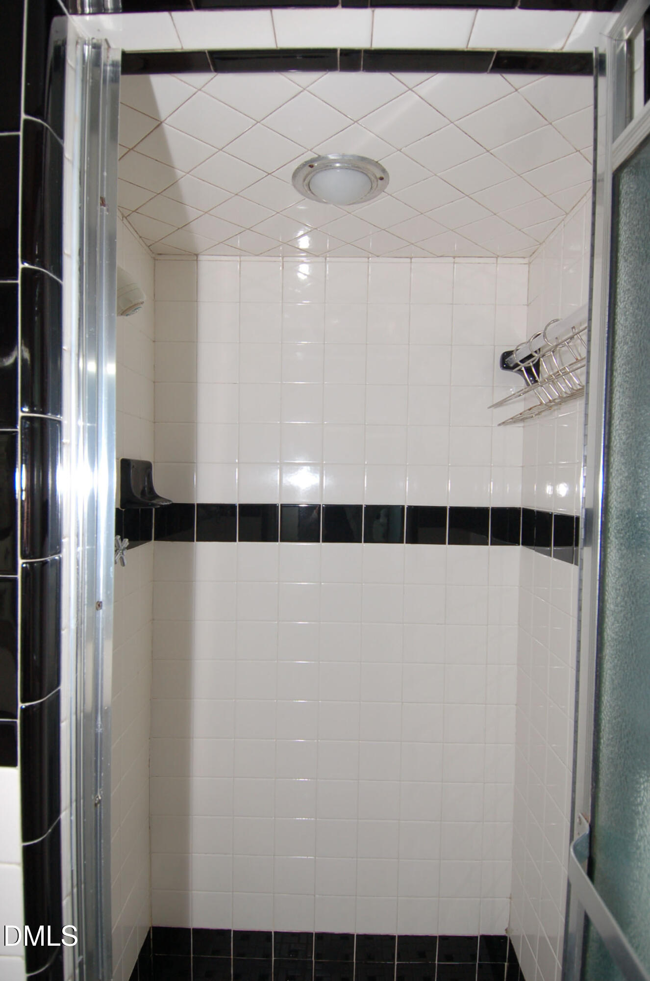 706 Smedes Place Raleigh, NC 27605 - Photo 18 of 21 21 Batha 3
