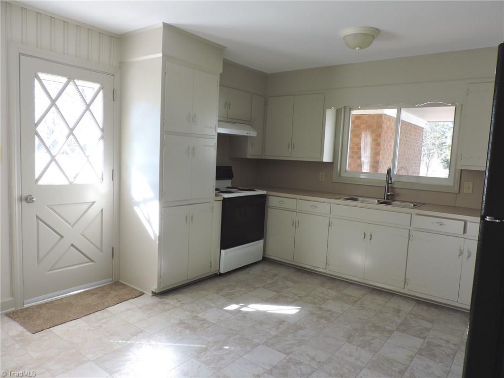 5706 Wallburg-High Point Road High Point, NC 27265 - Photo 8 of 19 Kitchen