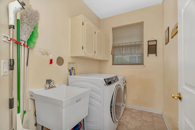 $374,500 | 21201 Lily Lake Lane, Crest Hill, IL 60403