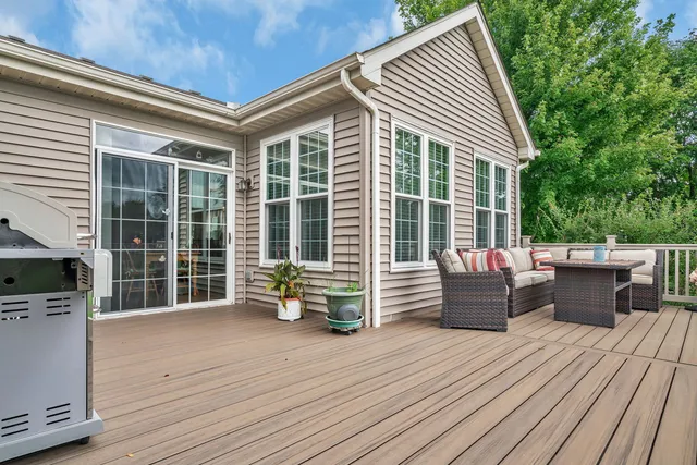 $374,500 | 21201 Lily Lake Lane, Crest Hill, IL 60403