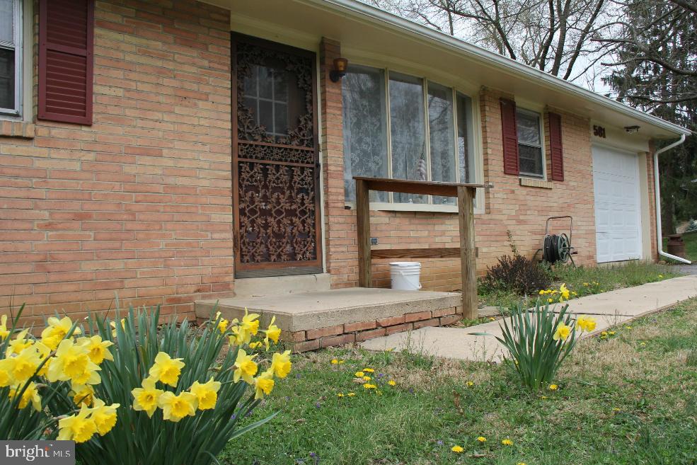 581 Valley Road Lancaster, PA 17601 - Photo 2 of 3