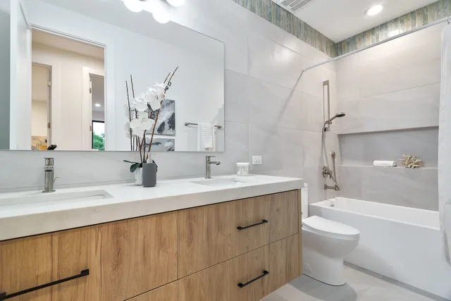 $1,559,000 | 2049 West Race Avenue, Chicago, IL 60612