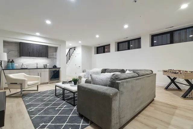 $1,559,000 | 2049 West Race Avenue, Chicago, IL 60612