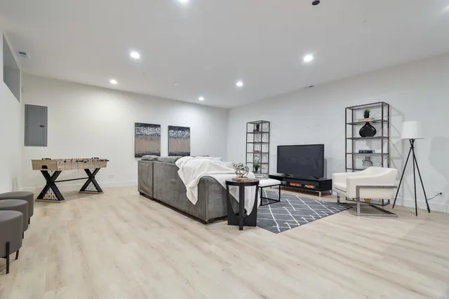 $1,559,000 | 2049 West Race Avenue, Chicago, IL 60612