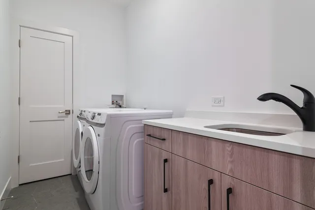 $1,559,000 | 2049 West Race Avenue, Chicago, IL 60612