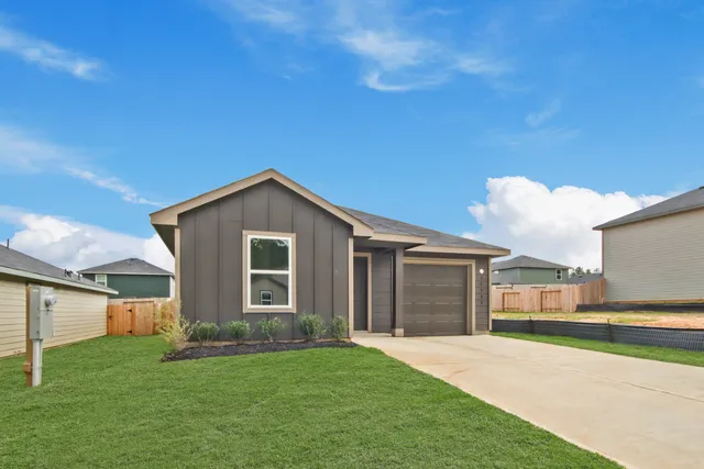 a view of a yard in front of a house with a yard