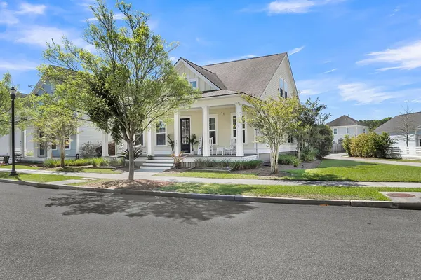 $575,000 | 445 Watergrass Way, Summerville, SC 29485