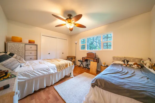a view of a house with backyard and trees