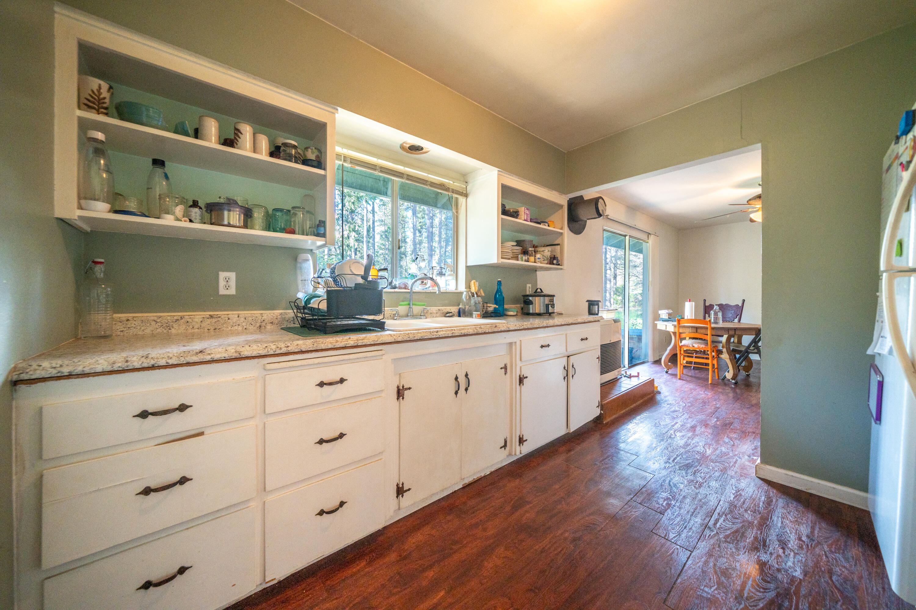 29276 Bullskin Ridge Road Oak Run, CA 96069 - Photo 37 of 113 GUEST HOUSE KITCHEN